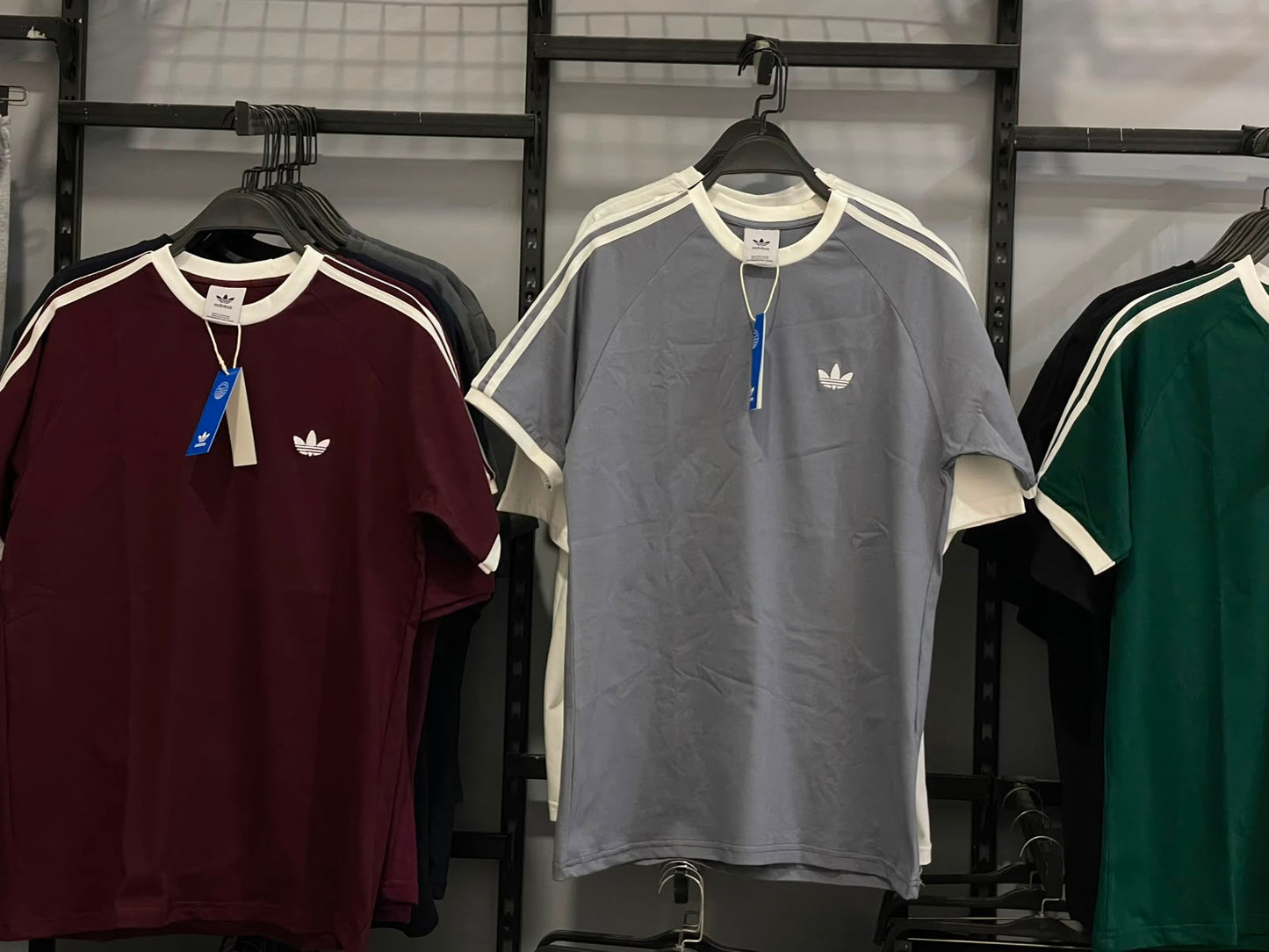 T-Shirt adidas Regular Fit – burgundy