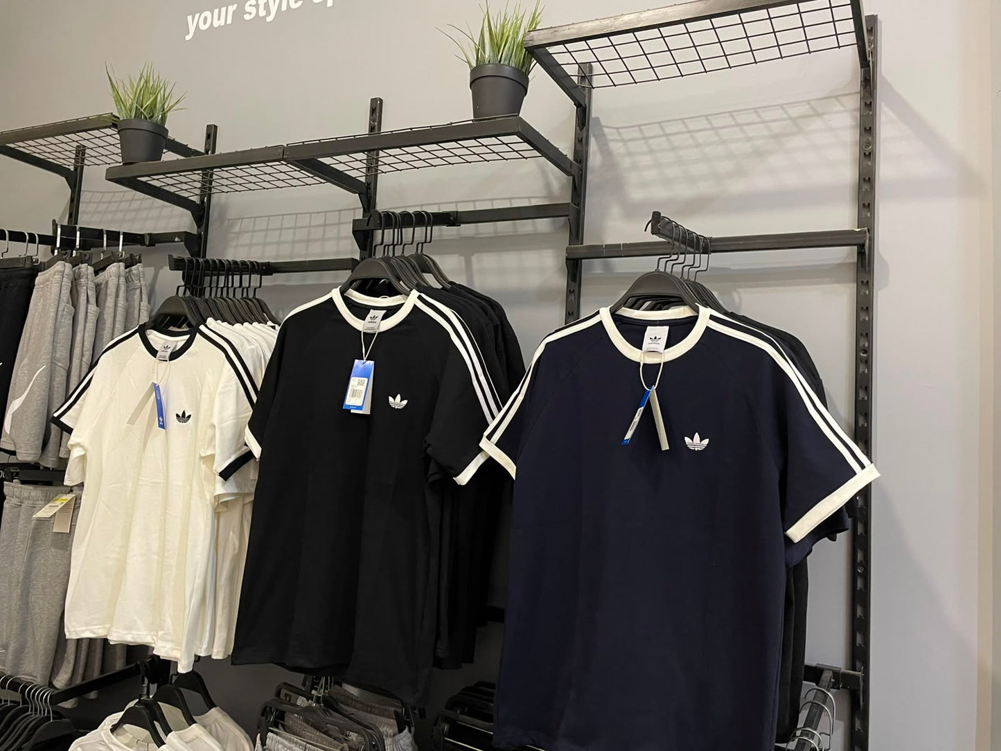 T-Shirt adidas Regular Fit – navy