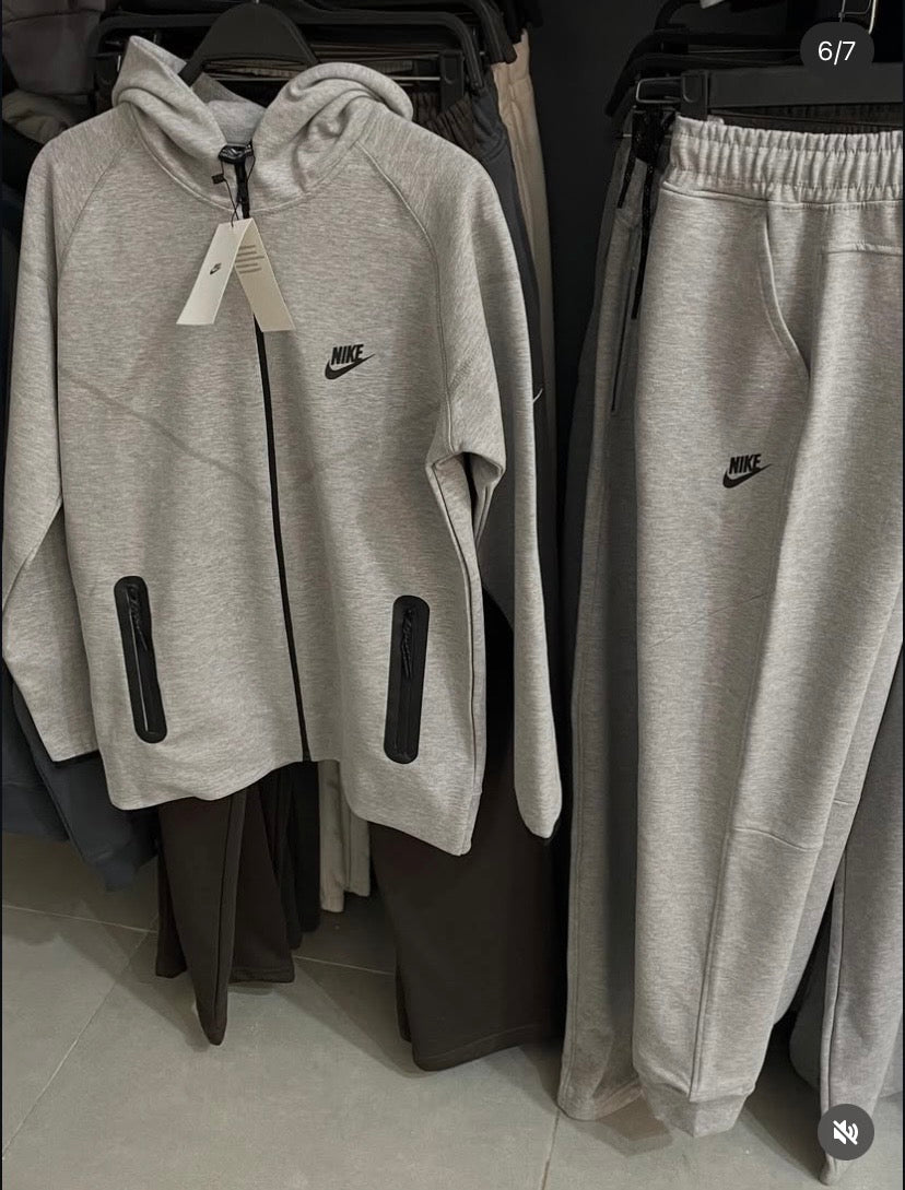 Tech Fleece Style Tracksuit – Regular Fit Unisex