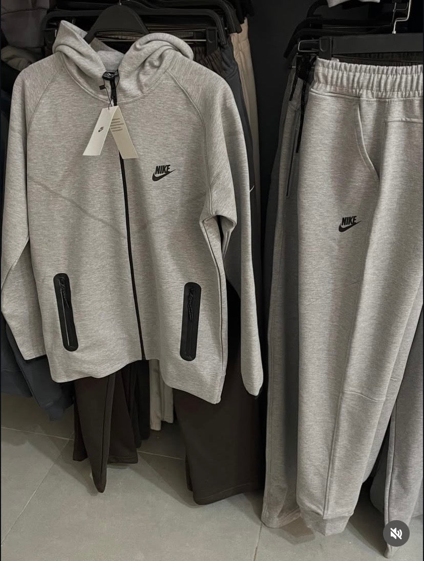 Tech Fleece Style Tracksuit – Regular Fit Unisex