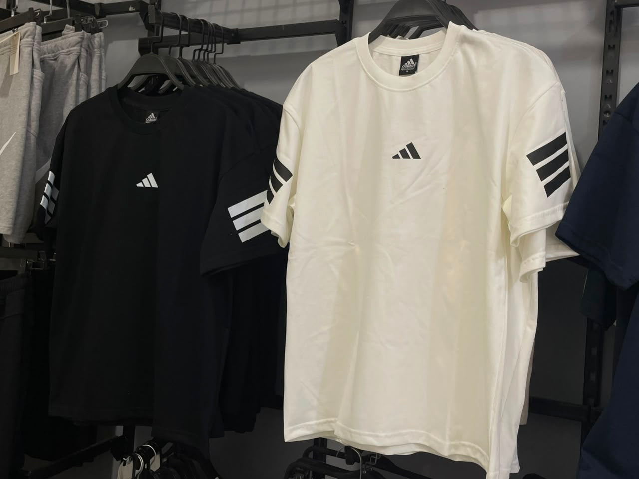 T-shirt Adidas Oversized Mirror – black